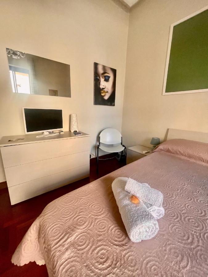 Apartament Dimora Di Maury A Due Passi Dai Trasporti E Da Ballaro Палермо Экстерьер фото