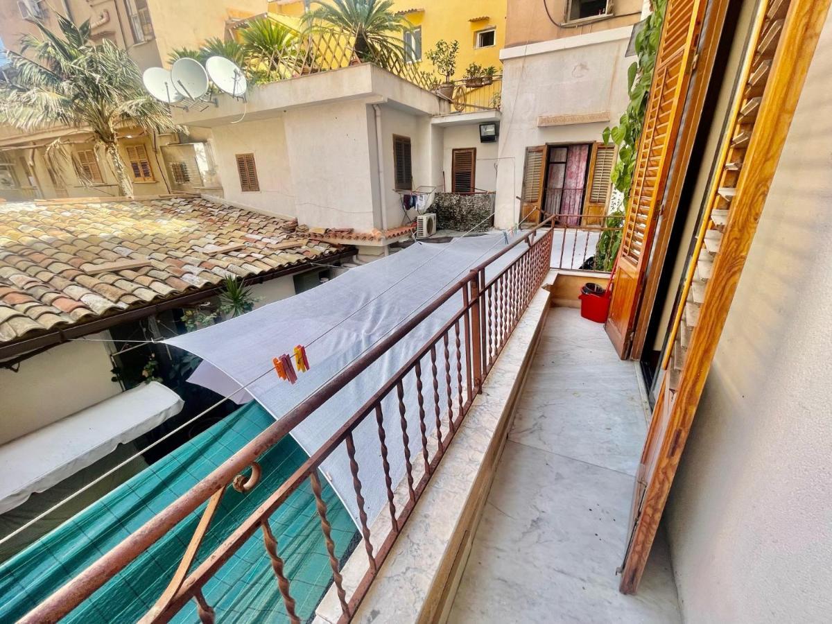 Apartament Dimora Di Maury A Due Passi Dai Trasporti E Da Ballaro Палермо Экстерьер фото