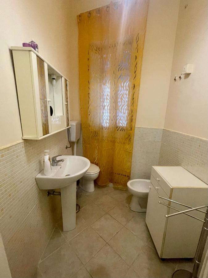 Apartament Dimora Di Maury A Due Passi Dai Trasporti E Da Ballaro Палермо Экстерьер фото