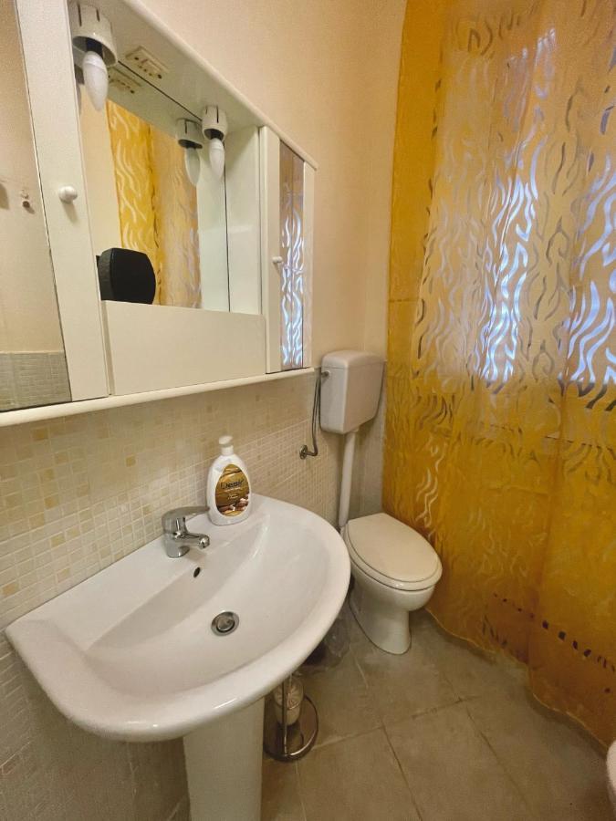 Apartament Dimora Di Maury A Due Passi Dai Trasporti E Da Ballaro Палермо Экстерьер фото