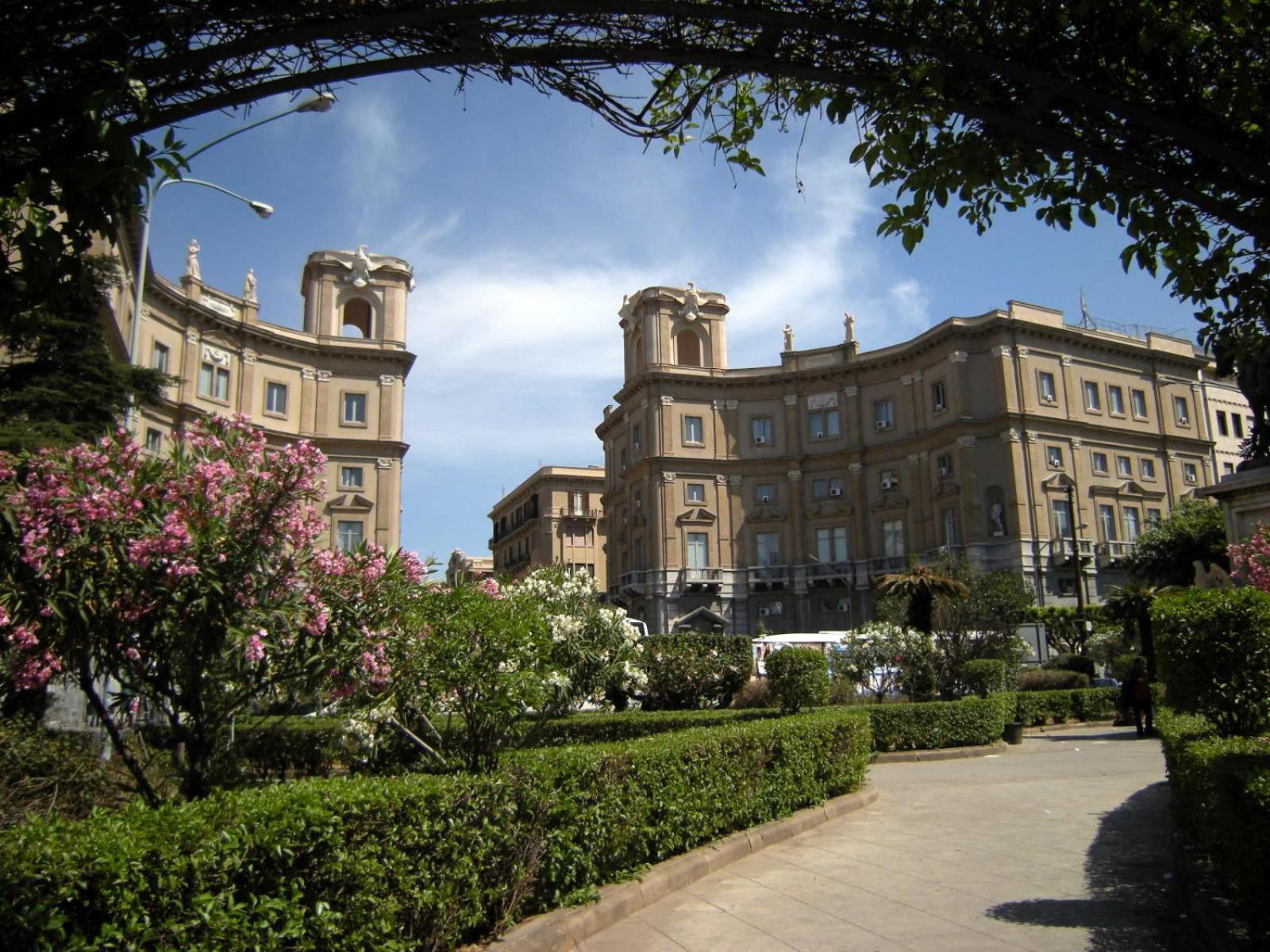 Apartament Dimora Di Maury A Due Passi Dai Trasporti E Da Ballaro Палермо Экстерьер фото